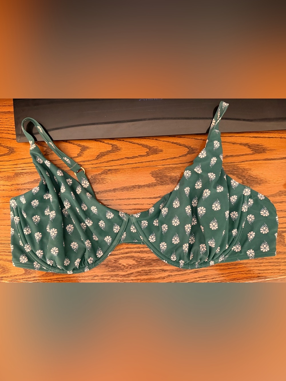 Hollister Underwire Swimsuit Top XXL Curvy